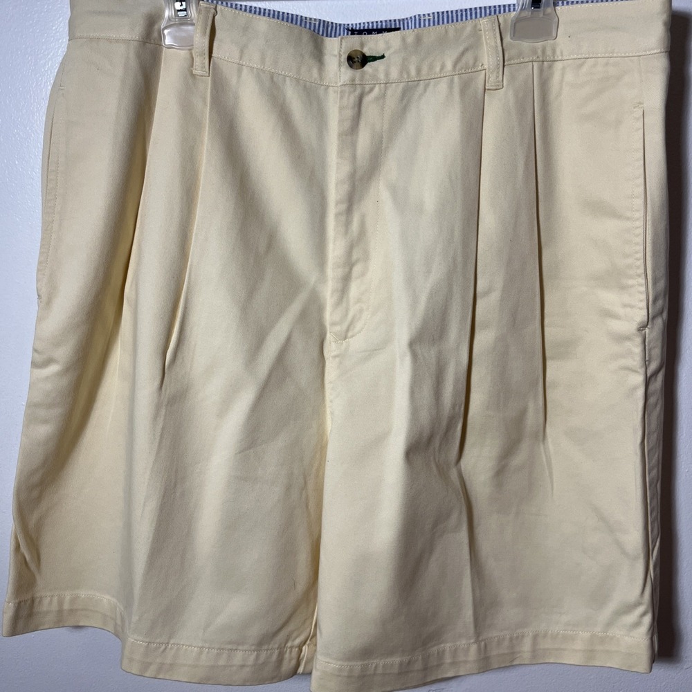 Tommy Hilfiger Mens Pleated Chino Shorts Yellow Cotton Twill Size 38 Preppy